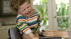 Toddler crying in high chair کم اشتهایی کودک