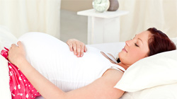 خطرات طاقباز خوابیدن در بارداری