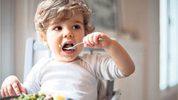 تشویق کودک نوپا به غذا خوردن