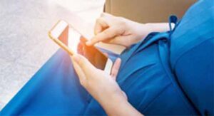 اثر اینترنت و موبایل در بارداری